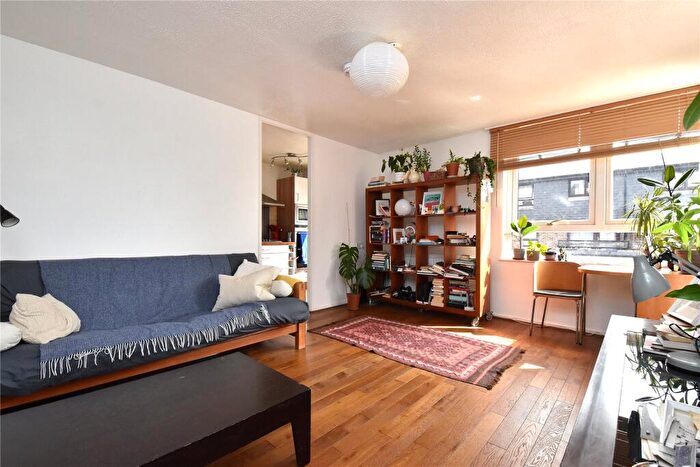 1 Bedroom Apartment For Sale In Manaton Close, London, SE15