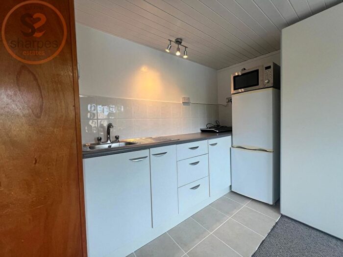 1 Bedroom Houseboat To Rent In Ducks Walk, Twickenham, Greater London, TW1