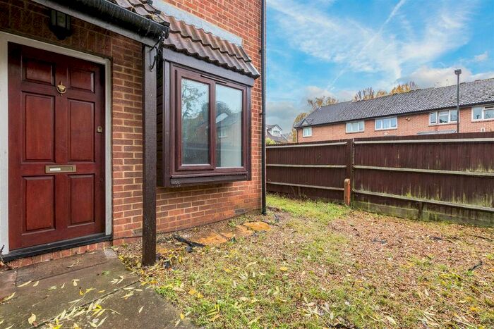 1 Bedroom Property To Rent In Landseer Close, Colliers Wood, London, SW19