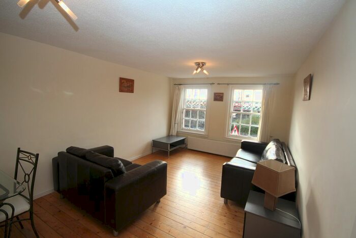 2 Bedroom Flat To Rent In Harbour Place, Fife, KY3