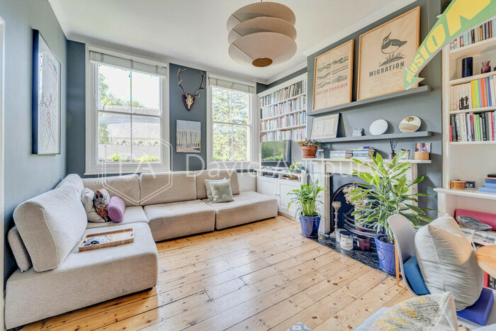 2 Bedroom Apartment To Rent In Crescent Road, Crouch End, London, N8