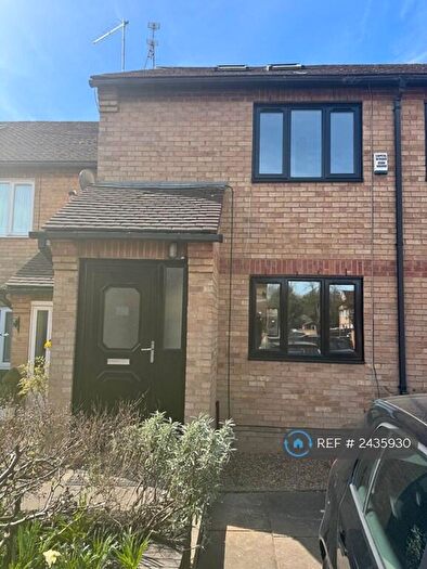 3 Bedroom Terraced House To Rent In Sycamore Hill, London, N11