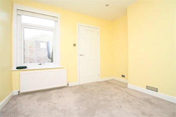 2 Bedroom Cottage To Rent In Bremer Road, Staines-Upon-Thames, TW18