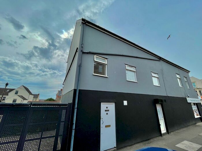 2 Bedroom Flat To Rent In Holton Road, Barry, CF63