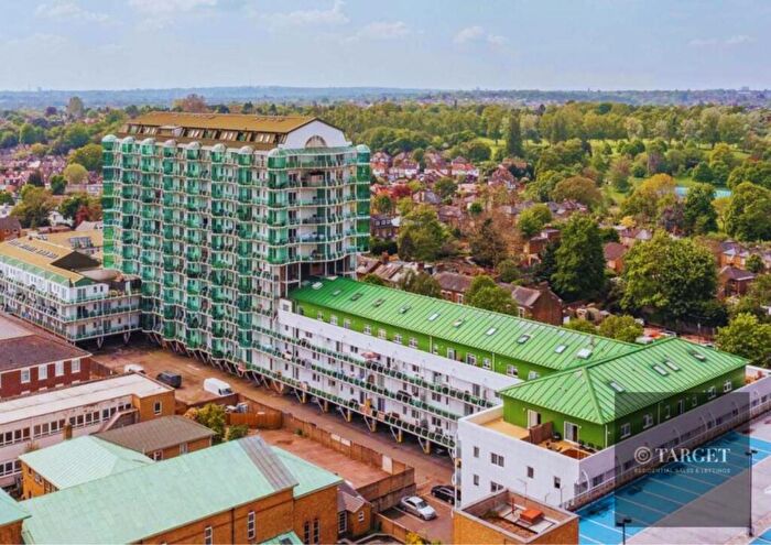 2 Bedroom Flat To Rent In Sydney Road, Enfield, EN2