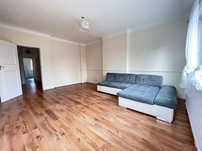 2 Bedroom Flat To Rent In Bridge Lane, London, NW11