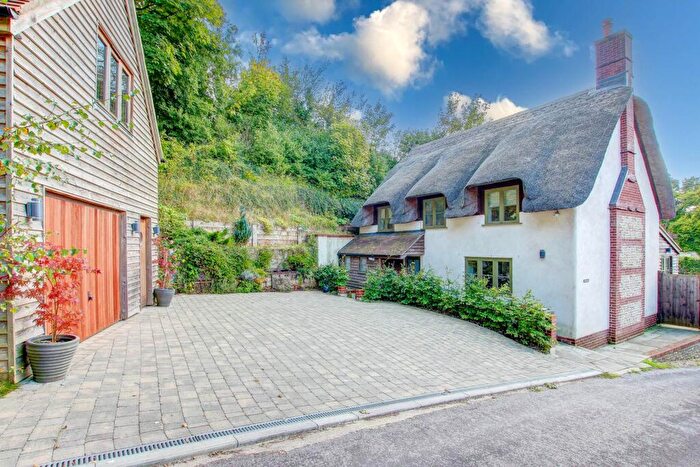 4 Bedroom Detached House For Sale In Chalky Path, Winterborne Stickland, DT11