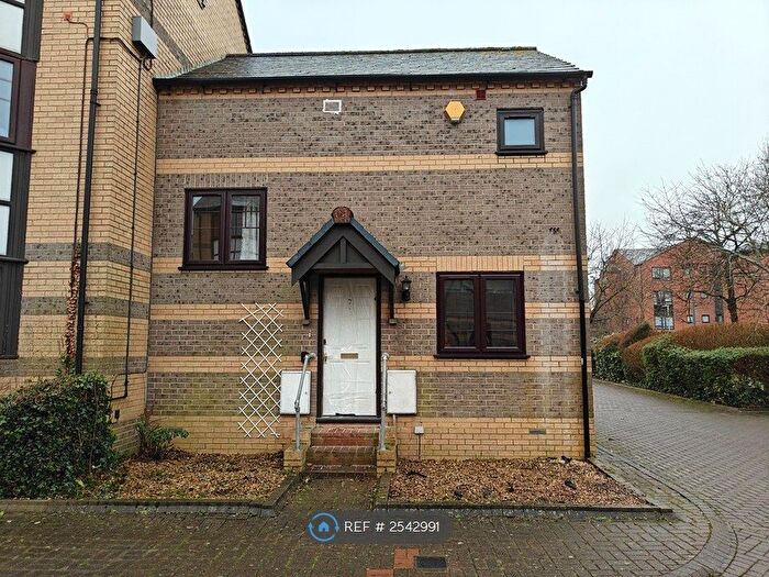 2 Bedroom End Of Terrace House To Rent In Waterside Gardens, Reading, RG1