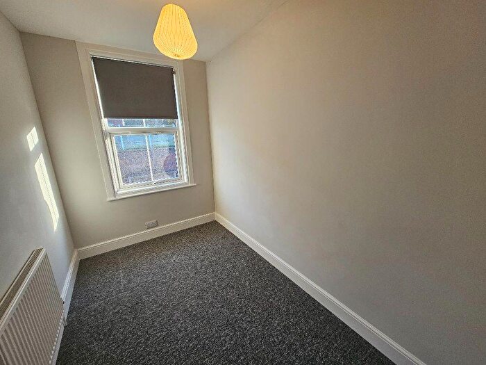 2 Bedroom Apartment To Rent In Park Close, Banbury, OX16