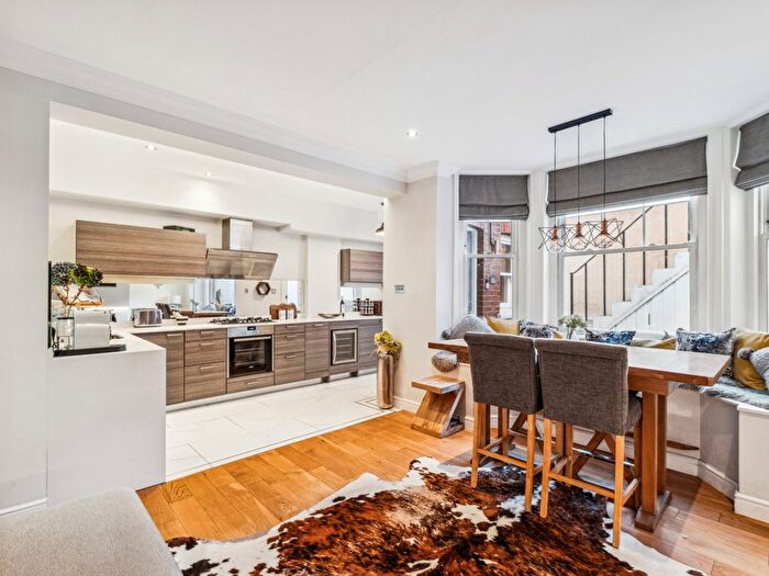 1 Bedroom Flat For Sale In Barons Court Road, London, W14