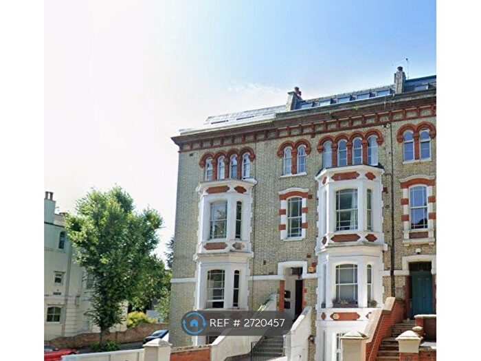 2 Bedroom Flat To Rent In Rosslyn Hill, London, NW3