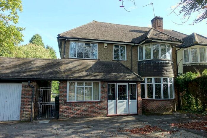 6 Bedroom Semi-Detached House To Rent In Tadworth, Surrey, KT20