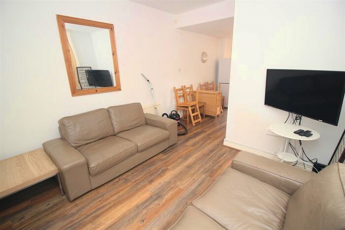 6 Bedroom Terraced House To Rent In Warton Terrace, Heaton, Newcastle Upon Tyne, NE6