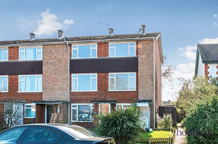 2 Bedroom Maisonette For Sale In Simplemarsh Road, Addlestone, Surrey, KT15