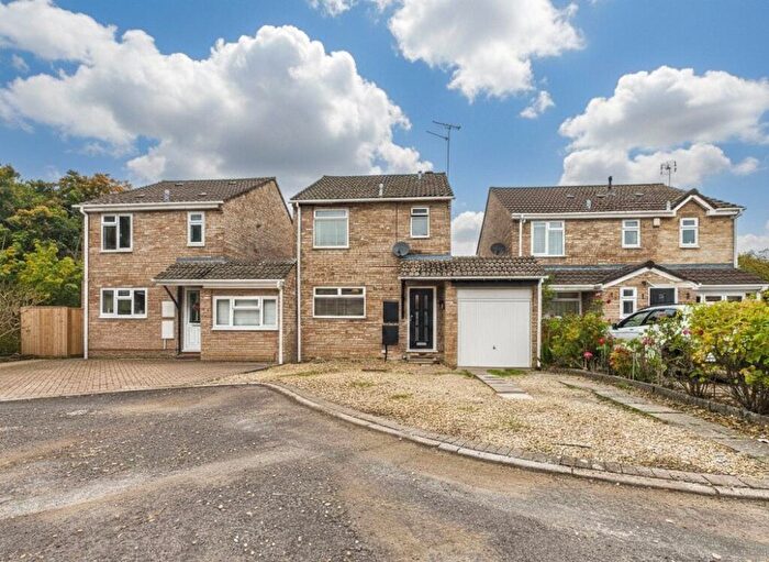 3 Bedroom Link Detached House For Sale In Holyrood Close, Stoke Gifford, Bristol, South Gloucestershire, BS34