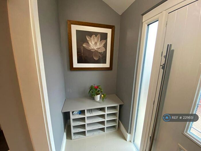 2 Bedroom End Of Terrace House To Rent In Dornels, Slough, SL2