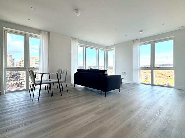 3 Bedroom Flat To Rent In Townsend Road, Kidbrooke, SE3