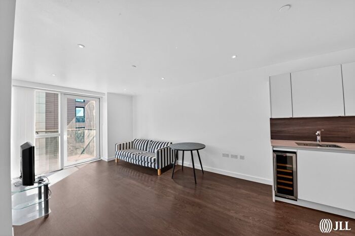 1 Bedroom Flat To Rent In Devan Grove, London, N4