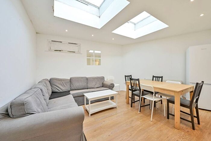 4 Bedroom Property To Rent In Heritage Place, Earlsfield, London, SW18