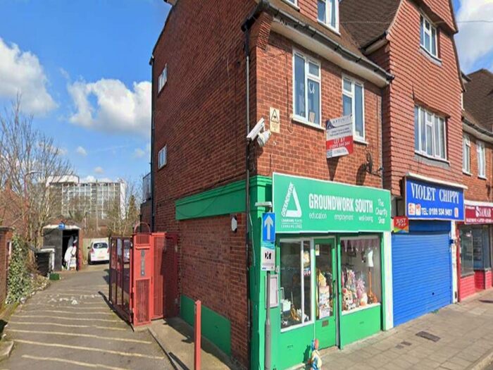 3 Bedroom Flat To Rent In Violet Avenue, Uxbridge UB8