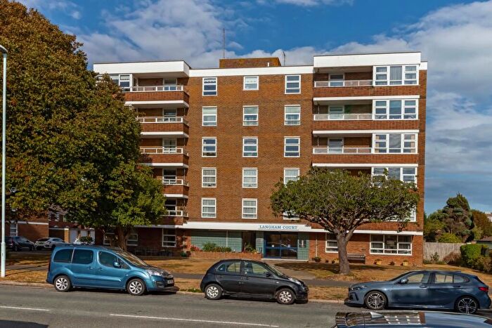 2 Bedroom Flat For Sale In Langham Court, Grand Avenue, Worthing, BN11