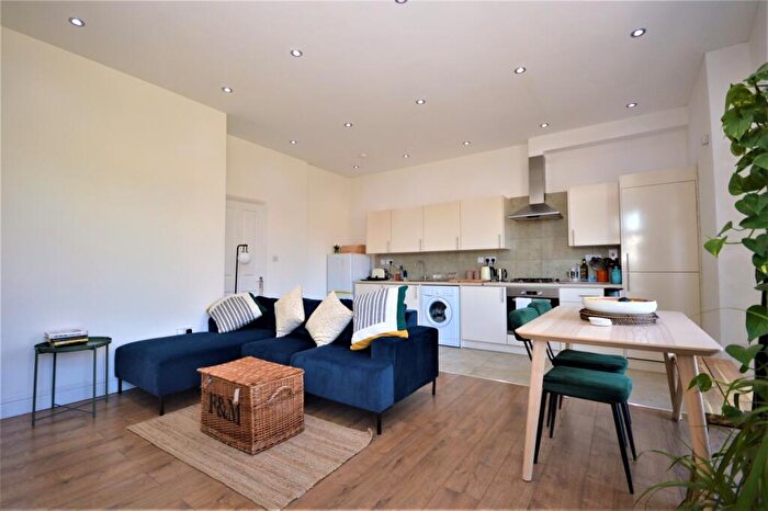 1 Bedroom Flat To Rent In Anerley Hill Crystal Palace, SE19