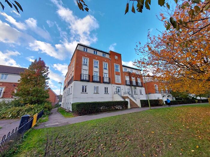 2 Bedroom Flat For Sale In Mosquito Way, Hatfield, AL10