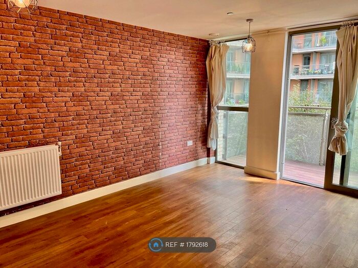 2 Bedroom Flat To Rent In Venice Corte, London, SE13
