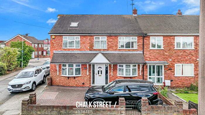 5 Bedroom End Of Terrace House For Sale In South End Road, Rainham, RM13