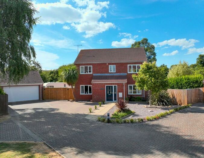 4 Bedroom Detached House For Sale In The Lovells, PE14