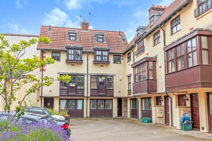 3 Bedroom Terraced House To Rent In Bear Yard Mews, Bristol, BS8