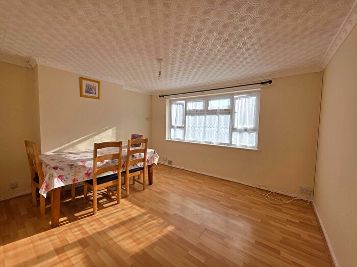 3 Bedroom Terraced House To Rent In Whipperly Way, Luton, LU1