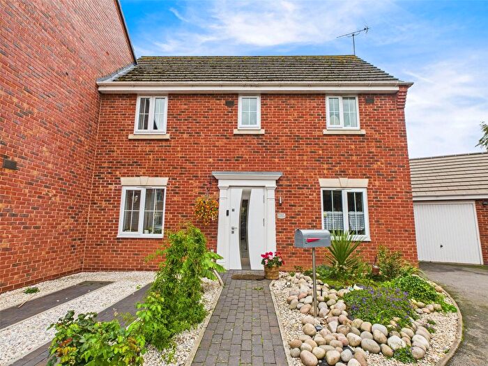 3 Bedroom Semi-Detached House For Sale In Harter Row, Worcester, Worcestershire, WR4