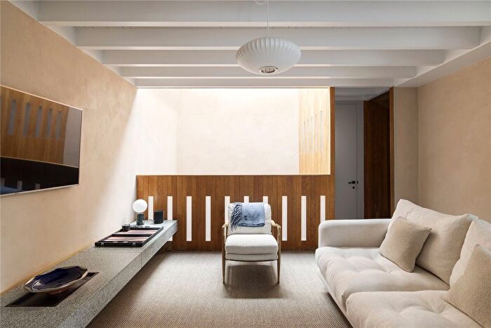 2 Bedroom Mews To Rent In Alba Place, London, W11