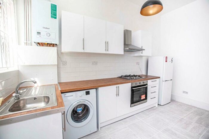 2 Bedroom Semi-Detached House To Rent In Bingley Road, London, E16
