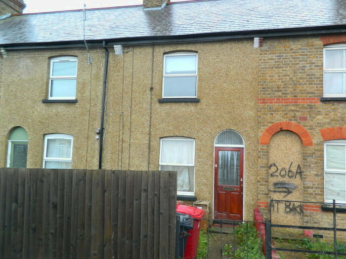 1 Bedroom Maisonette To Rent In Uxbridge Road, Slough, Berkshire, SL2