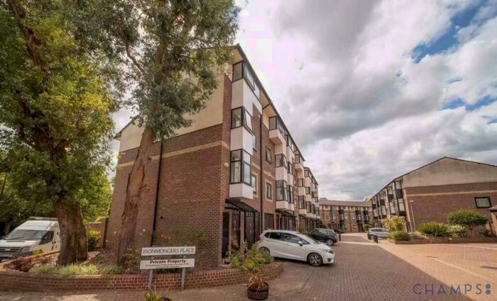 Studio To Rent In Ironmongers Place, London, E14