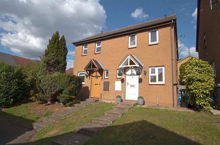 2 Bedroom Semi-detached House For Sale In Dorchester Road, Billericay, CM12