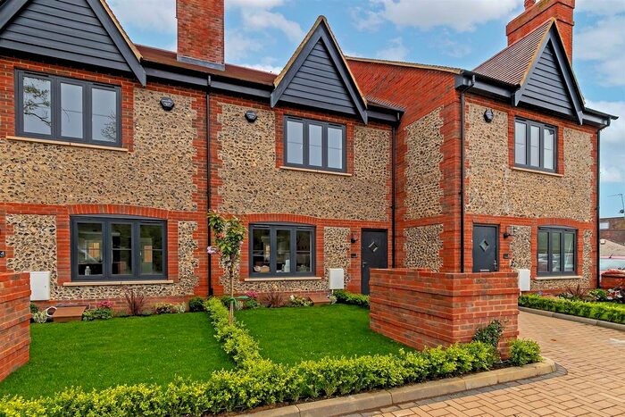 4 Bedroom Terraced House For Sale In Chapel Croft, Chipperfield, WD4