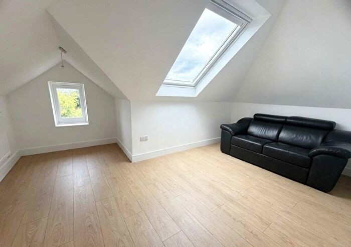 2 Bedroom Flat To Rent In Station Road, London, NW4