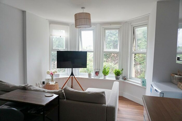 1 Bedroom Apartment To Rent In , Third Avenue, NG7