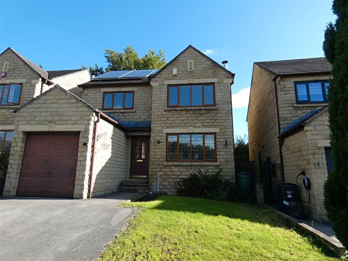 4 Bedroom Property To Rent In Victoria Chase, Bailiff Bridge, Brighouse, HD6
