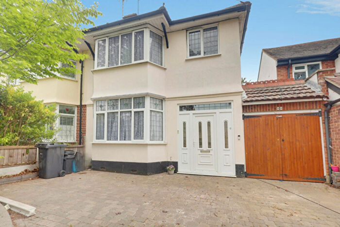 3 Bedroom Semi-Detached House For Sale In Lifstan Way, Southend-on-sea, SS1