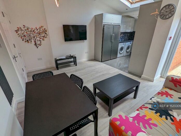 7 Bedroom Terraced House To Rent In Palmer Park Avenue, Reading, RG6