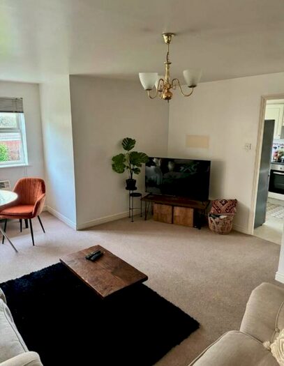 2 Bedroom Flat To Rent In Harper Close, London, N14