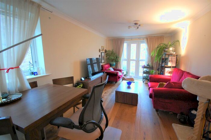 1 Bedroom Flat To Rent In Gilbert White Close, Greenford, UB6