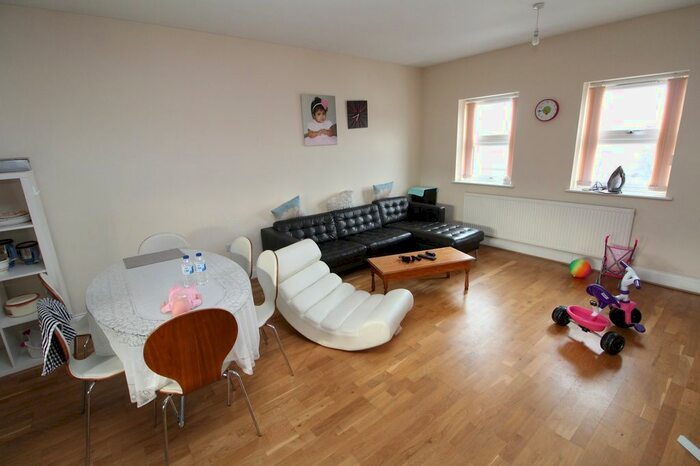 3 Bedroom Flat To Rent In Crook Log, Bexleyheath, DA6