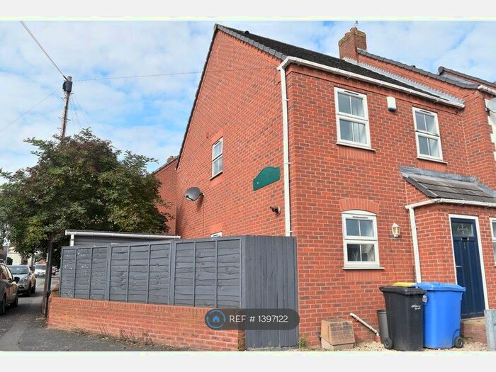 3 Bedroom Semi-Detached House To Rent In Paget Mews, Chase Terrace, Burntwood, WS7