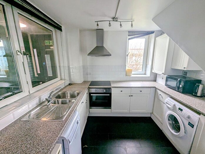 3 Bedroom Maisonette To Rent In Rolls Road, London, SE1