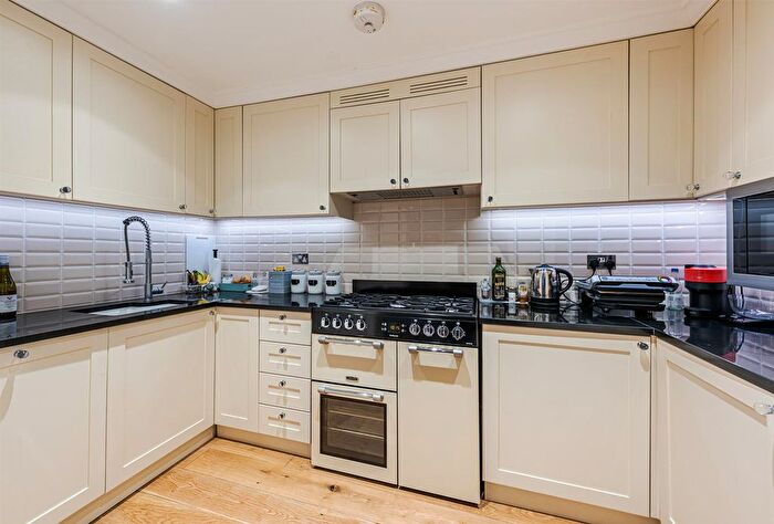 2 Bedroom Flat For Sale In Collingham Road, London, SW5
